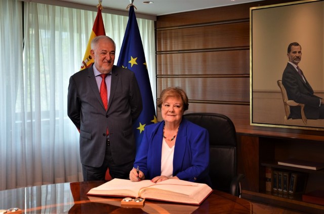 El Presidente del TC recibe la visita de cortesía de la Presidenta del Tribunal de Cuentas